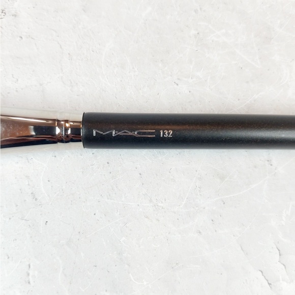 MAC Cosmetics 132 Duo Fibre Foundation Brush - Picture 5 of 5